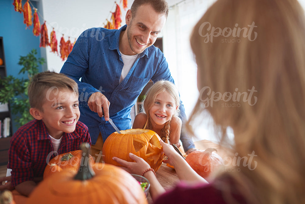 Family enjoying the preparations for Halloween