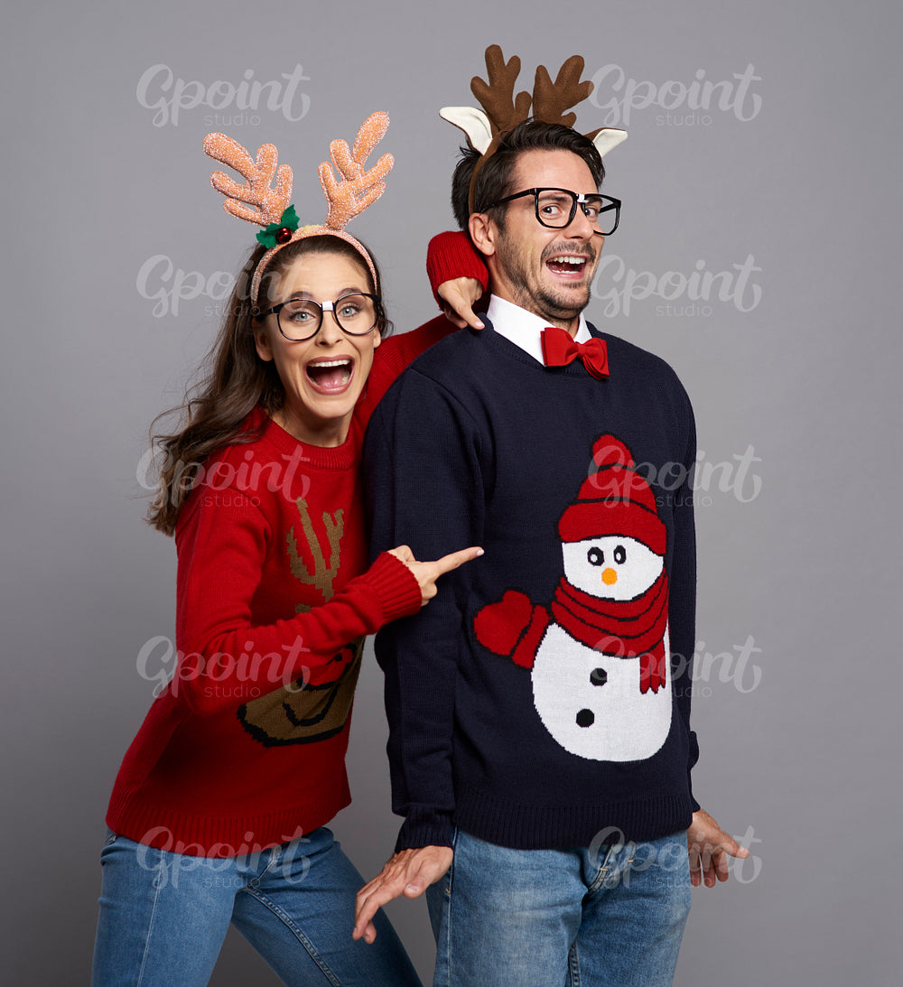 Front view of nerd couple in Christmas time