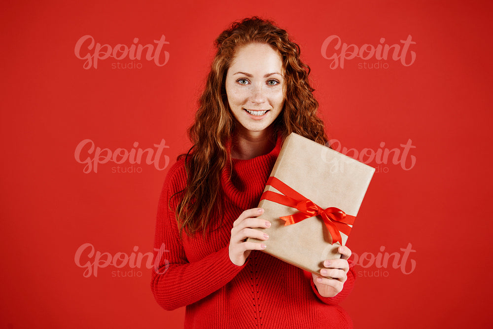 Portrait of smiling girl with christmas present