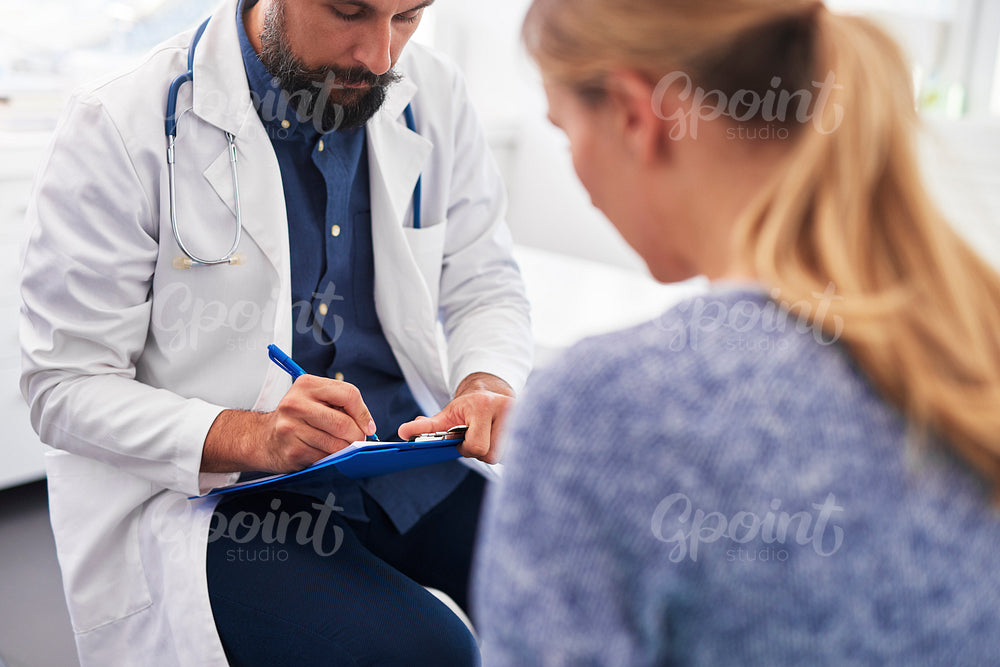 Woman speaks to doctor about her ailment