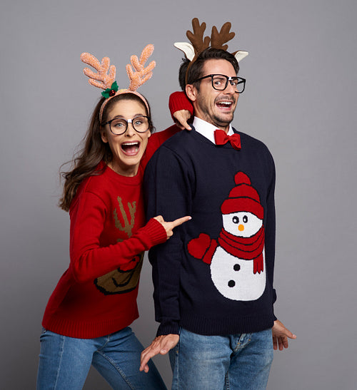 Front view of nerd couple in Christmas time