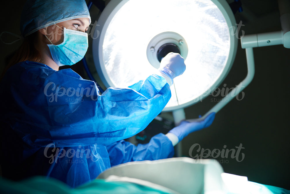 Doctor setting the surgical light